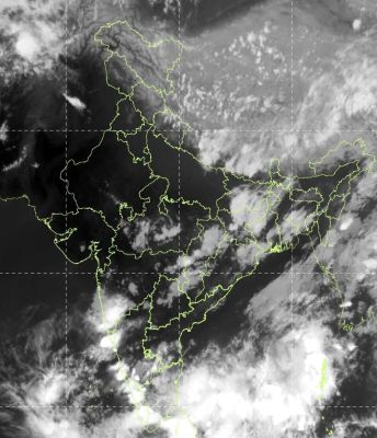 रायपुर में अंधड़ के साथ बारिश, कल मैच पर भी साया गहराया