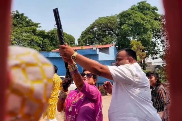 हवाई फायर करने वाले दीपक सिंह व परिवार पर एफआईआर 