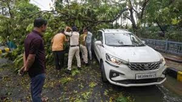 उत्तर प्रदेश में आंधी-तूफ़ान से 89 लोगों की मौत
