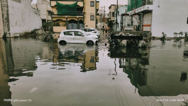 मौसम बारिश ने खोली निगम की पोल 
