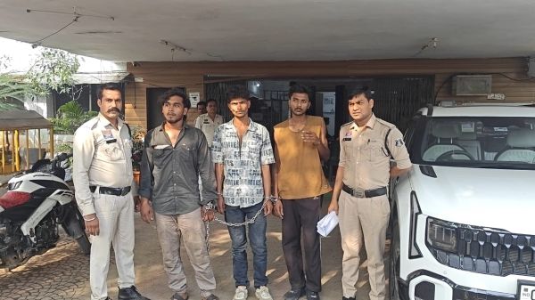 कमल विहार इलाके में लूट के 3 युवक गिरफ्तार 