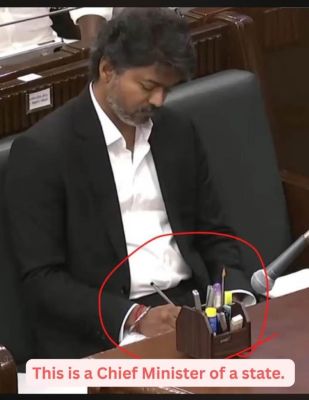 इस सादगी पे कौन मर न जाए?