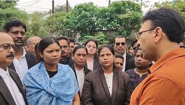 महिला अधिवक्ता की हत्या, वकीलों का प्रदर्शन