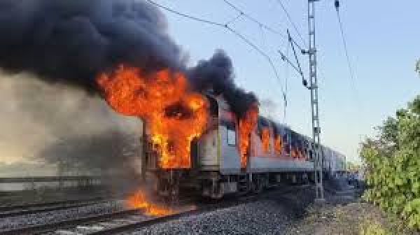 तिरुवनंतपुरम से दिल्ली आ रही राजधानी एक्सप्रेस में लगी आग, सभी यात्री सुरक्षित