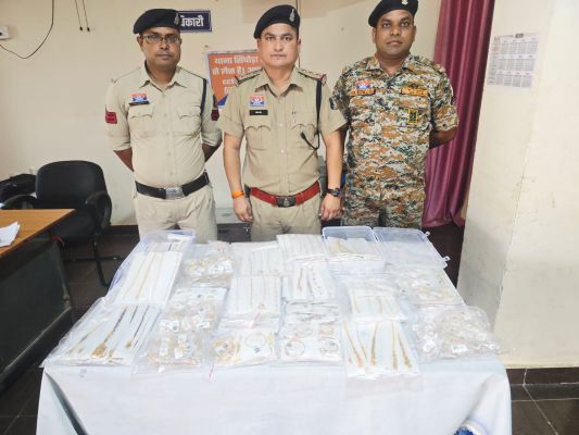 कार से 9 करोड़ का सोना बरामद, गुजरात के 3 बंदी