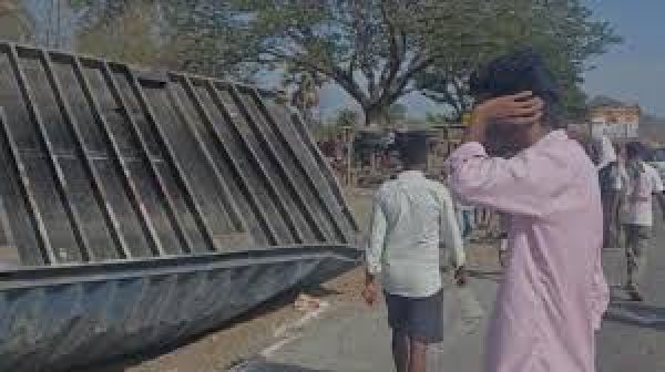 महाराष्ट्र के पालघर में हादसा, सगाई समारोह में शामिल होने जा रहे 13 लोगों की मौत