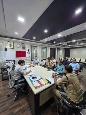 लिफ्ट सुरक्षा, फायर सेफ्टी व्यवस्थाओं पर बैठक 