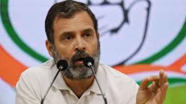राहुल गांधी के दौरे से पहले अमेठी में छिड़ा पोस्टर युध्द, भाजपा और कांग्रेस के बीच आरोप-प्रत्यारोप
