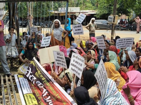 कटघोरा तहसील गेट पर पांच घंटे तक गरजे भू-विस्थापित