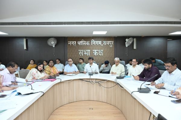 जमीन तय कर न‌ई टंकियों के लिए प्रस्ताव मांगा आयुक्त ने 
