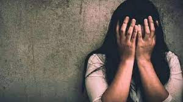 महिला ने सामूहिक बलात्कार और धर्म परिवर्तन के बाद जबरन शादी का आरोप लगाया; चार गिरफ्तार