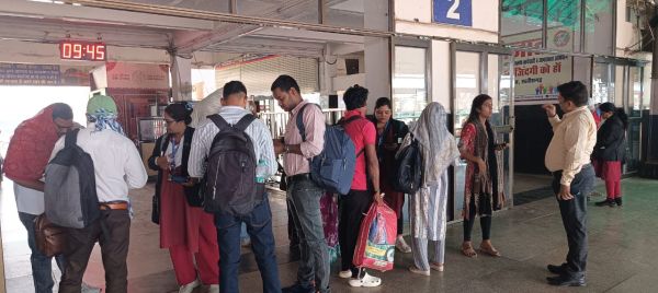 रायपुर स्टेशन में टिकट चेकिंग, 528 यात्रियों से 3.18 लाख वसूले गए 