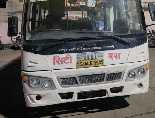 हाल ए सिटी बस, चक्कों में पत्थर टिकाकर रोका जाता है..!