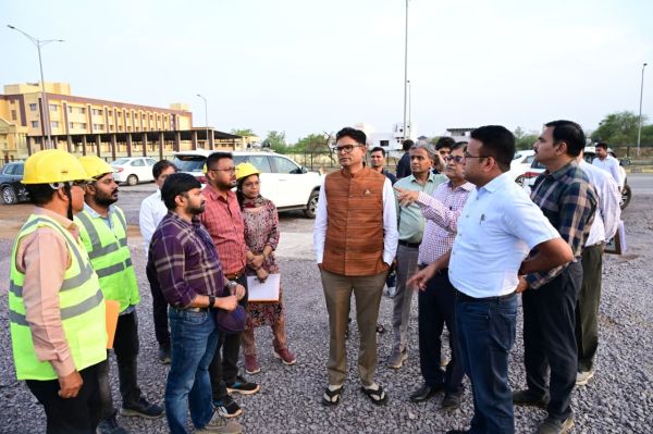 वित्त मंत्री  चौधरी ने नवा रायपुर में विकास कार्यों का किया निरीक्षण