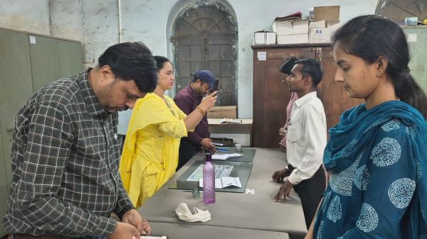 यूपीएससी प्रीलिम्स के लिए मोबाइल पर फेस रीडिंग के साथ प्रवेश 