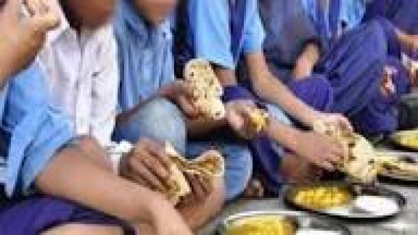 तेलंगाना मंत्रिमंडल ने कक्षा 11वीं और 12वीं के विद्यार्थियों के लिए मध्याह्न भोजन योजना को मंजूरी दी