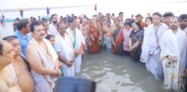 त्रिवेणी संगम पर उमड़े भक्त, कालेश्वरम में 12 दिनी सरस्वती पुष्करालु महापर्व शुरू, 30 लाख श्रद्धालुओं के पहुंचने का अनुमान