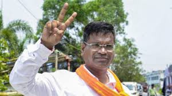 भाजपा के देबांग्शु पांडा बंगाल की फाल्टा विधानसभा सीट पर 1.09 लाख वोट के अंतर से विजयी