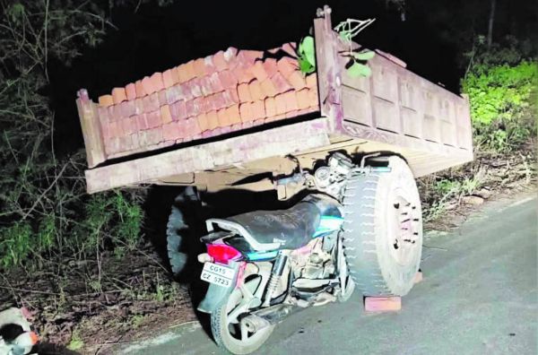सडक़ हादसे में एक ही परिवार के चार युवकों की मौत