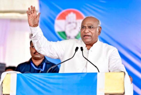 कच्चा तेल सस्ता फिर भी ईंधन महंगा क्यों? कांग्रेस अध्यक्ष खड़गे ने केंद्र सरकार पर साधा निशाना 