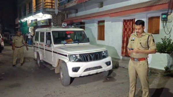 पिता-पुत्र का परिवार पर चाकू से हमला, 3 घायल