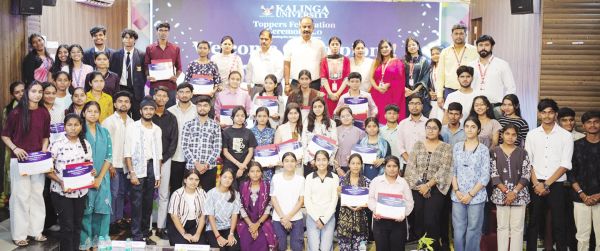मेधावी विद्यार्थियों की शैक्षणिक उत्कृष्टता को सम्मानित करने की परंपरा कलिंगा ने बढ़ायी
