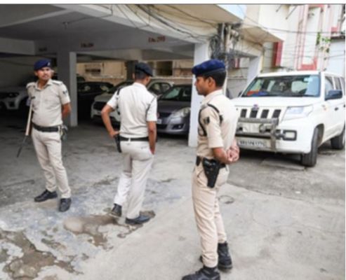 आय से अधिक संपत्ति जमा करने के आरोप में ईओयू ने बीडीओ के ठिकानों पर मारा छापा