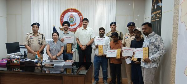  दुर्घटनाओं में घायलों की जान बचाने वाले नेक व्यक्ति  सम्मानित