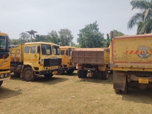 अवैध परिवहन करते 6 वाहन जब्त