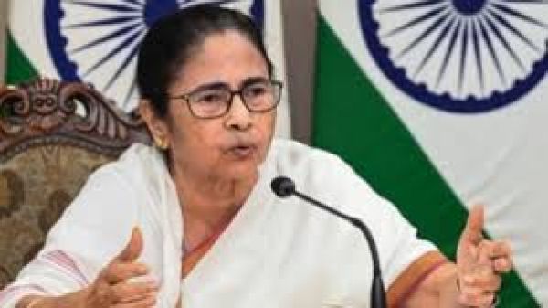 पश्चिम बंगाल: पूर्व मुख्यमंत्री ममता बनर्जी के ख़िलाफ़ एफ़आईआर दर्ज