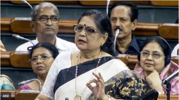 टीएमसी सांसद काकोली घोष दस्तीदार ने कल्याण बनर्जी के ख़िलाफ़ ओम बिरला को की शिकायत