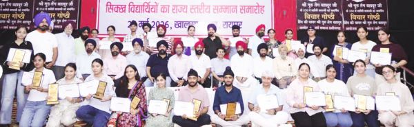 समय का ध्यान रखते जीवन में सीखने की ललक रखें और रुचि के अनुसार भविष्य बनाएं-डॉ. झा