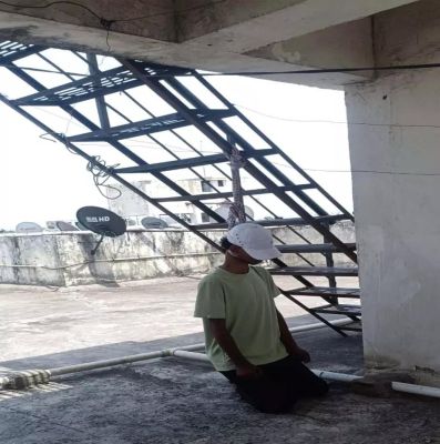 इंद्रप्रस्थ एलआईजी फ्लैट्स की छत पर युवक की लाश मिली 