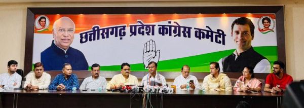 सरकार राजनीतिक विरोधियों पर साध रही निशाना-बैज