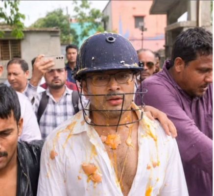 बंगाल: चुनाव बाद हिंसा के पीड़ितों के परिवारों से मिलने पहुंचे अभिषेक बनर्जी पर अंडे और जूते फेंके