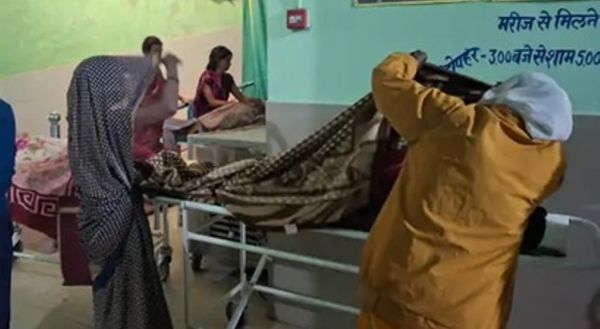 बारिश से बचने पेड़ के नीचे रुके, डाल टूटी, तीन किशोरों की मौत