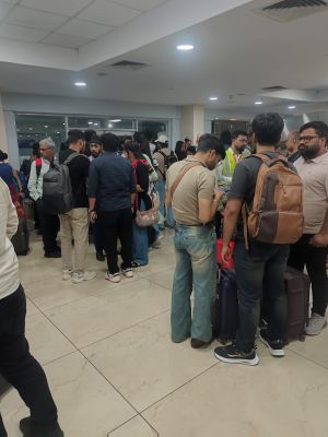 आधी रात नागपुर एयरपोर्ट पर रायपुर के यात्रियों का हंगामा 