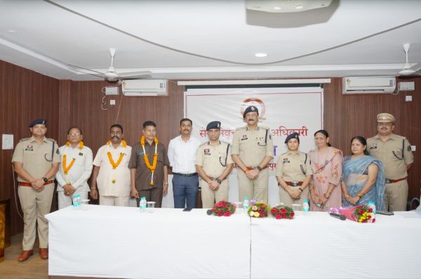 रायपुर कमिश्नरेट के सेवानिवृत्त सवा सौ पुलिस अधिकारी/कर्मचारियों का हुआ सम्मान  