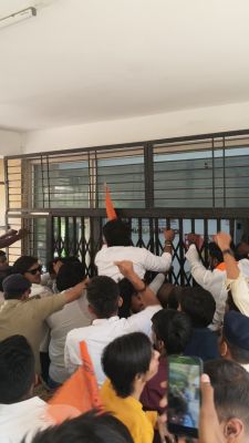  अभाविप का 15  मांगों को लेकर ठाकरे  विवि में प्रदर्शन 