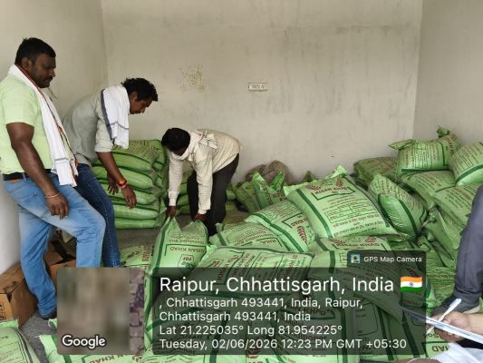 दो संस्थानों से 35 टन से  अधिक अवैध खाद जब्त
