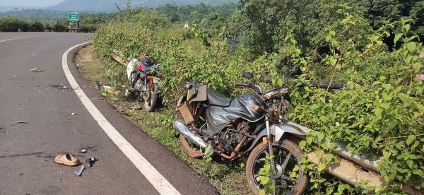 बाइकें भिड़ीं, दोनों चालक जख्मी