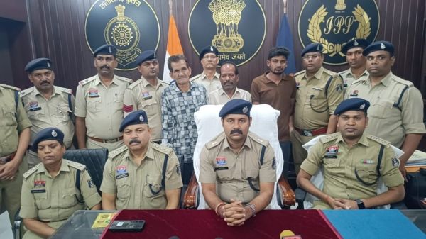 सराफा व्यापारी से लूट, हत्या के मास्टरमाइंड सहित तीन आरोपी गिरफ्तार, झारखंड के शूटर की तलाश जारी