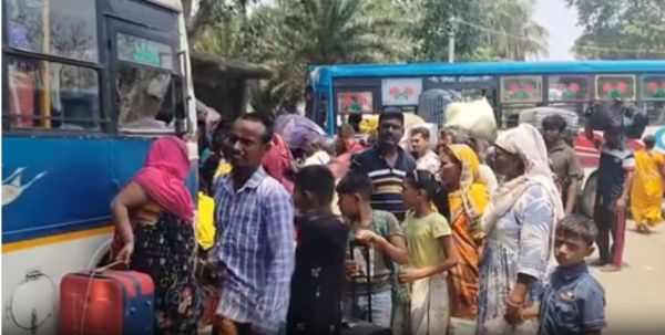 बंगाल के हकीमपुर बॉर्डर पहुंची करीब 300 बांग्लादेशियों की भीड़, बायोमेट्रिक सत्यापन के बाद वापस भेजने की तैयारी 