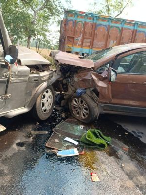 कार-बोलेरो में भिड़ंत, 5 जख्मी