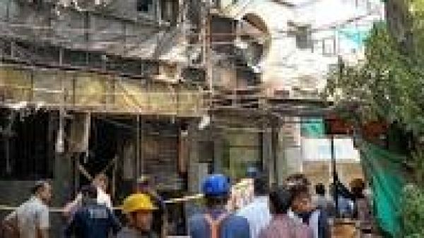 दिल्ली होटल अग्निकांड : गोद में बच्चा लिये महिला समेत कई लोगों ने इमारत से लगाई छलांग