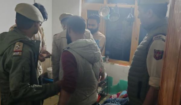 पहलगाम में होटलों पर अनंतनाग पुलिस की छापेमारी, नशा तस्करी के खिलाफ चलाया अभियान 