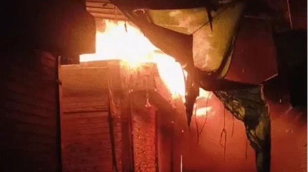 शनिचरी सब्जी बाजार में आधी रात भड़की भीषण आग, 15 दुकानें जलकर खाक