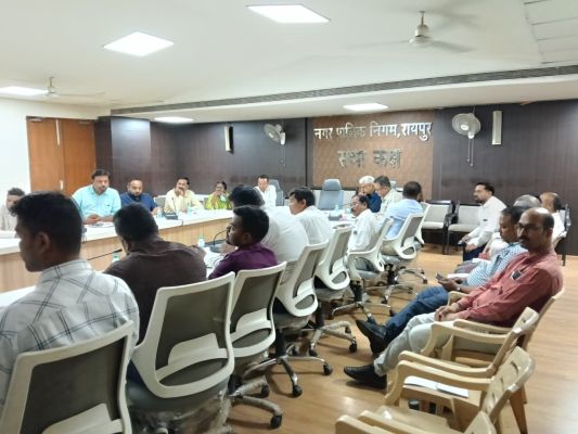 सीएम हेल्पलाइन की तैयारियों सहित योजनाओं की जानकारी ली पुलक ने 