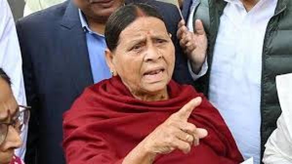ज़ेड प्लस सुरक्षा वापस लिए जाने के बाद लालू यादव और राबड़ी देवी ने बाकी सुरक्षाकर्मियों को भी लौटाया
