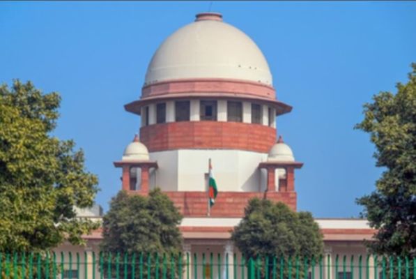 साकेत में इमारत गिरने के मामले में सुप्रीम कोर्ट में स्टेट्स रिपोर्ट दाखिल, एमसीडी पर लापरवाही का आरोप 
